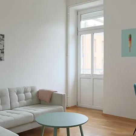 Two Am Stadtpark Apartment *